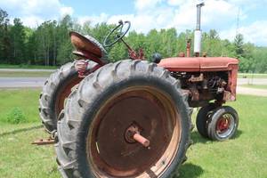 lot A1 image: SUPER C FARMALL TRACTOR