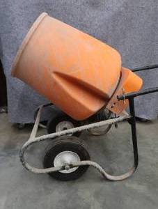 lot 72 image: CONCRETE MIXER (ELECTRIC)