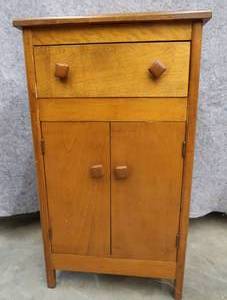 lot 109 image: SOLID LITTLE CABINET