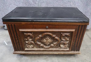 lot 110 image: RETRO RECORD ALBUM STORAGE BENCH