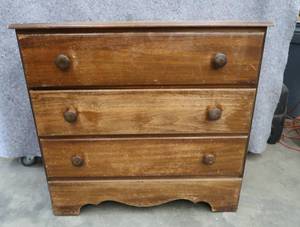 lot 111 image: VINTAGE 3 DRAWER DRESSER