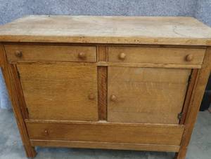 lot 113 image: VINTAGE BUFFET  MIRROR