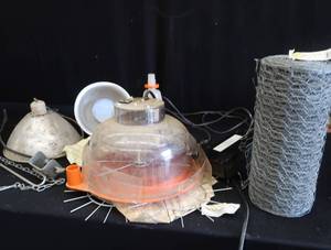 lot 124 image: NEW POULTRY NETTING  TURN-X INCUBATOR