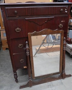 lot 134 image: ANTIQUE 4 DRAWER DRESSER  ANTIQUE MIRROR