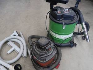 lot 139 image: METAL POWER MITE ASH VACUUM  1 GAL SHOP VAC