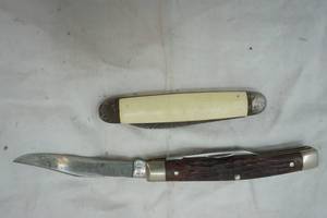 lot 11 image: Two Pocket Knives