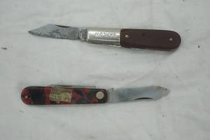 lot 15 image: Two Pocket Knives