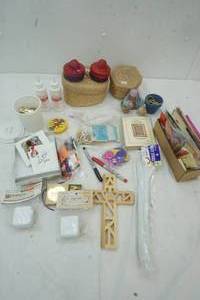 lot 16 image: Craft Supplies