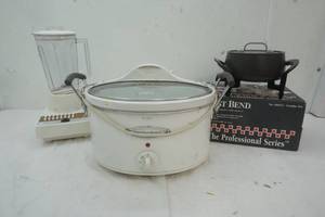 lot 40 image: Hamilton Beach Mixer, Crockpot and West Bend Fondue Maker