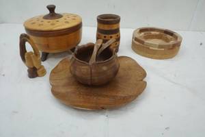 lot 53 image: Wood Decor