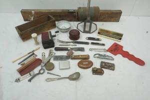 lot 57 image: Vintage Level, Vintage Railroad Light, advertising souvenirs