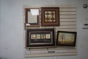 lot 60 image: Variety of Home Decor