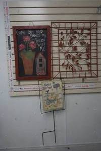 lot 62 image: Entry or Patio Decor