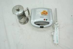 lot 69 image: Sandwich Grill, Electric Knife, coffee Pot