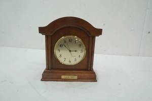 lot 125 image: Small Metal Battery Clock (Leick 1991)