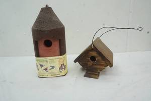 lot 127 image: Small Wood Bird House and a New Schwegler Nextbox
