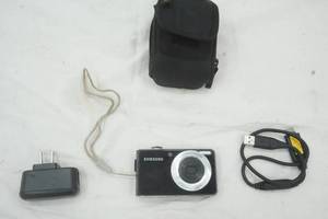 lot 170 image: Samsung TL205 Camera with usb port and charger