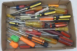 lot 172 image: Variety of length and sizes of screwdrivers