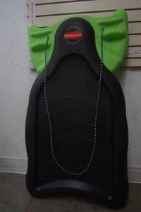 lot 202 image: Rubbermaid GreenBlack Sled