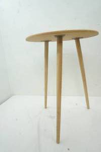 lot 204 image: Round Table