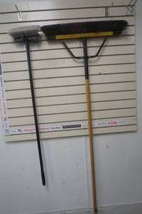 lot 213 image: Garage Floor Broom and Cleaning Brush