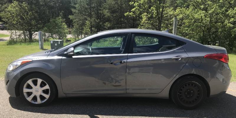 lot 4 image: 2013 Hyundai Elantra LTD