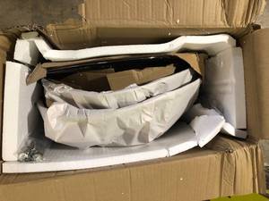 lot 45 image: VEVOR 22 in. Kettle Charcoal Grill Premium Kettle Grill with Wheels, Porcelain-Enameled Lid and Ash Catcher, Black   Customer Returns See Pictures