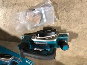 lot 48 image: Makita 18V LXT Lithium-Ion 3-14 in. Cordless Planer (Tool-Only) Customer Returns See Pictures