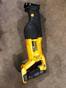 lot 49 image: DEWALT 20V MAX Cordless Reciprocating Saw (Tool Only) Customer Returns See Pictures