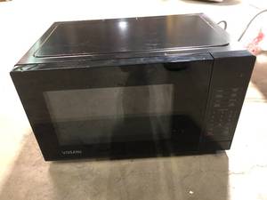 lot 5 image: Vissani 1.1 cu. ft. Countertop Microwave Oven in Black Customer Returns See Picture