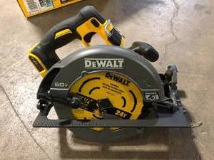 lot 11 image: DEWALT FLEXVOLT 60V MAX Cordless Brushless 7-14 in. Circular Saw with Brake (Tool Only)  Customer Returns See Picture