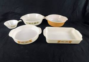lot 35 image: Lot of 5 Achor Hocking Fire-King Pieces including Meadow Green, Peach Lustre and Wheat