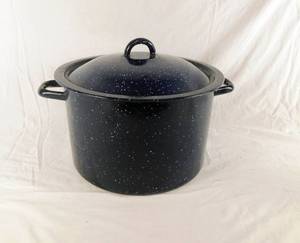 lot 43 image: Dark Blue Speckled Metal Pot