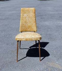 lot 65 image: Vintage High Back Vinyl Chair
