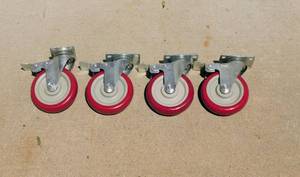 lot 67 image: Lot of 4 Locking Casters
