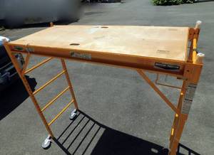 lot 2 image: Heavy Duty Adjustable Scaffolding with Removable Locking Casters