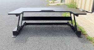 lot 3 image: VIVO Adjustable Standing Desk