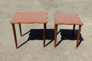 lot 61 image: Set of 2 Vintage Nesting Tables