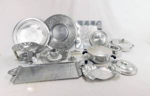 lot 40 image: Large Lot of Vintage Hammered Aluminum including Everlast