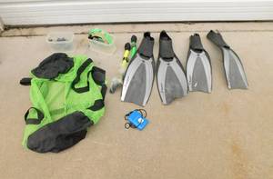 lot 6 image: Lot of Snorkel Equipment in bag