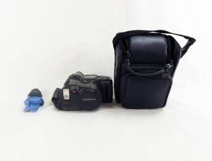 lot 64 image: Olympus Infinity SuperZoom 330 Camera with Bag