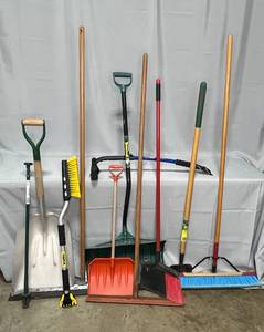 lot 24 image: Lot of Assorted Yard Tools - Great Condition