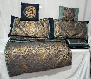 lot 49 image: 92W Comforter, 2 Oversized Pillows in Shams, 3 Decorative Pillows