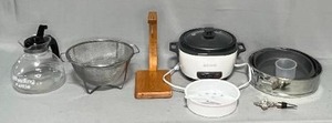 lot 61 image: Lot of Kitchenware Inc Glass Whistling Kettle, Banana Holder, Strainer, Black & Decker FoodSauce Warmer, Cake Pans, Decorative Wine Stopper