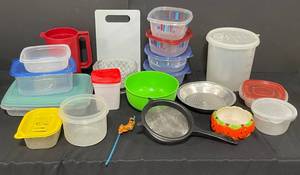 lot 89 image: Large Variety of Food Storage Containers