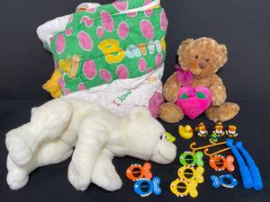 lot 105 image: VTG Barney Blanket (unknown size), 2 Stuffed Bears, Rubber Ducks and Childrens Fishing Game