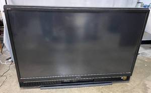 lot 116 image: Sony 2007 120V 60 TV w Instruction Manual & Remote - untested