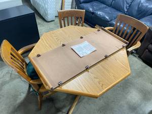 lot 159 image: Heptagon Table with Leaf Extension  3 Chairs