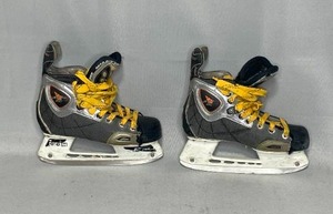 lot 191 image: Used Youth Hockey Skates Black CCM Vector Sz 3.5