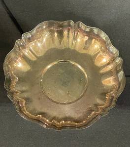 lot 209 image: Oneida Small Silver Plated Pedestal Candy Dish